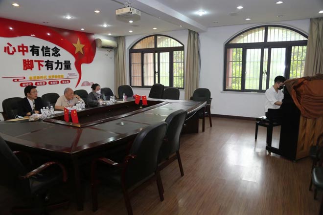 ������ѧԺ����ʥ�ֱ��ƺ���ѧ������������